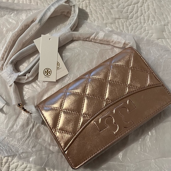 NWT Tory Burch Savannah Wallet on Chain – Rose Gold ✨💖